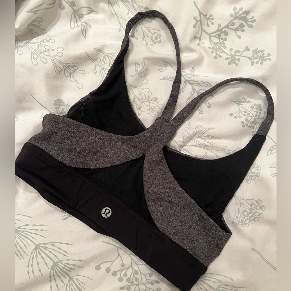 GRAY XS/S LULULEMON SPORTS BRA Y BACK DETAIL